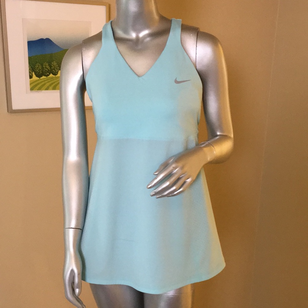 NIKE | Tennis Racer Back Tank Top With Shelf Bra